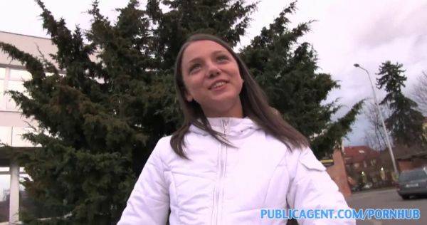 Foxy Di gets rammed in her hotel room by stranger for cash - sexu.com - Russia on poweredporn.com