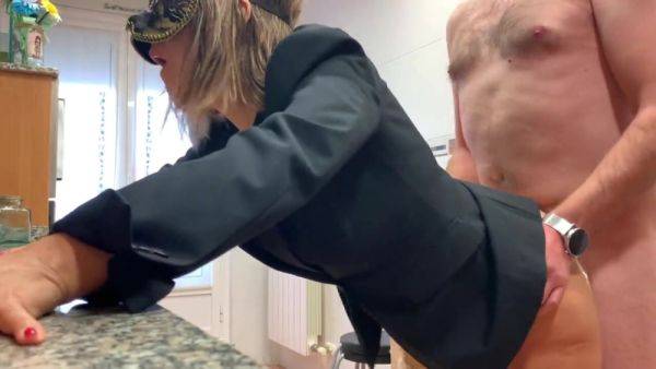 En porte jarretelle et en levrette dans la cuisine - txxx.com - France on poweredporn.com