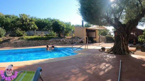 Esposa Amateur Culona Esta Muy Hot Para Fol R Duro En La Piscina - voyeurhit.com on poweredporn.com