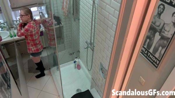 Filming My Teen Girlfriend Naked In The Shower - voyeurhit.com on poweredporn.com