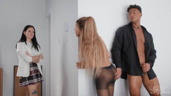 Tranny in reality hardcore: Sneak, Peek & Fuck - Brittney Kade - xhand.com on poweredporn.com