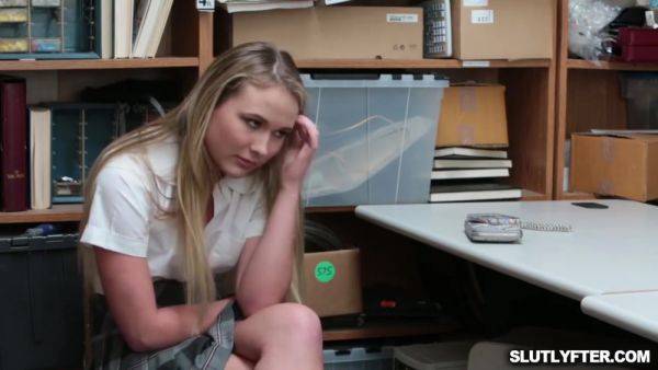 Alyssa Cole In Blowjob The Officers Big Cock - hotmovs.com on poweredporn.com