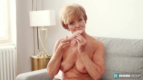 Its Just Romana And Her Favorite Toy - hotmovs.com on poweredporn.com