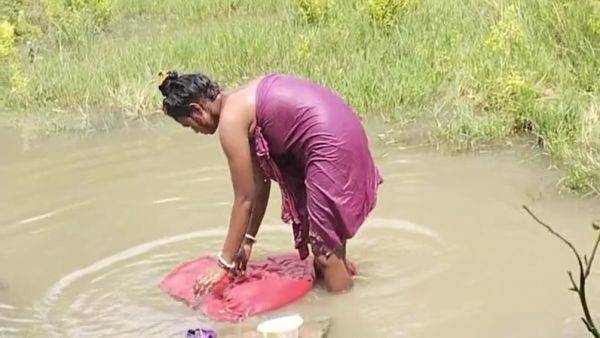 Bhabi Naha Rahithi Ghar Lake Khub Choda. Bhabi Sex. Indian Sex - desi-porntube.com - India on poweredporn.com