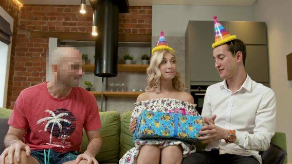 Party girl receives another man's cock for a nice cuckold experience - hellporno.com on poweredporn.com