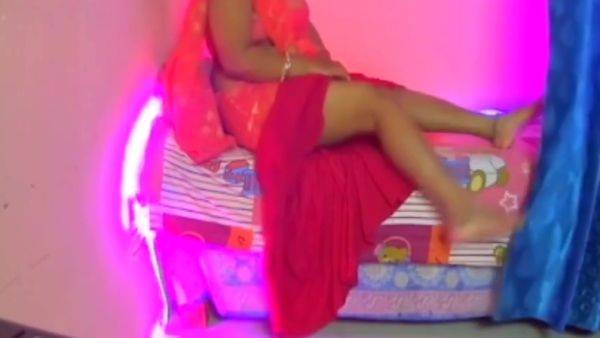 Desi Sexy Girl Presses Her Boobs And Plays Sex Solo Role In Bed - desi-porntube.com - India on poweredporn.com