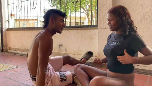 Mi Hermanastra Y Yo Jugamos En El Porche De Casa Alos Retos Calientes - hclips.com - India on poweredporn.com