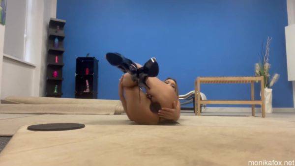 Slutty Monika Fox Sexy Posing With A Big Butt Plug Before Shooting - Monikafox - hotmovs.com on poweredporn.com