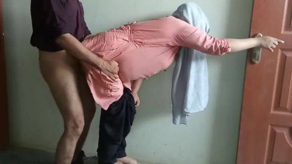 Desi Indian Married Aunty Ki Chudai Hot Aunty Ne Apne Yar Se Chudwaya Muslim Hijabi Desi Aunty - desi-porntube.com - India on poweredporn.com