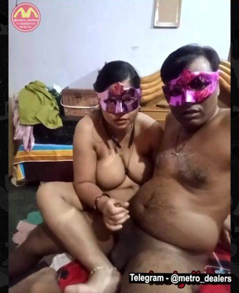 Desi Horny Couple Strip Chat Private Milk On Glass And Face Showing - Sleep - xtits.com - India on poweredporn.com