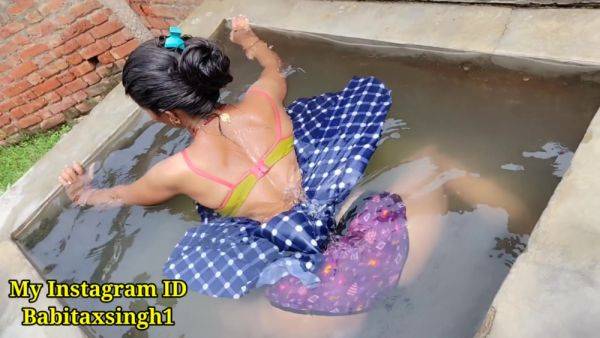 Desi Indian Outdoor Village Opne Water Tenk Bathing Desi Girl Hindi Audio - upornia.com - India on poweredporn.com