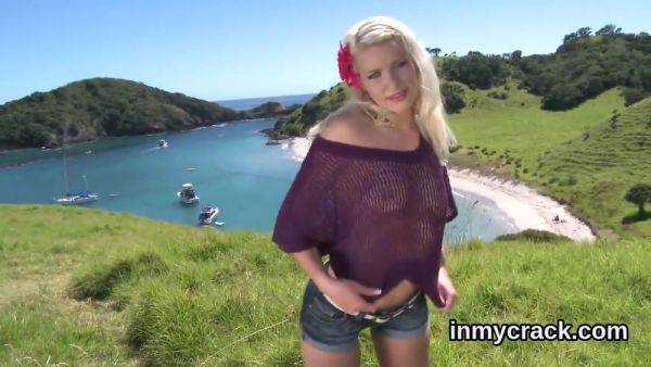 Beautiful Model Is Showcasing Her Spread Narrowed Snatc - videomanysex.com on poweredporn.com