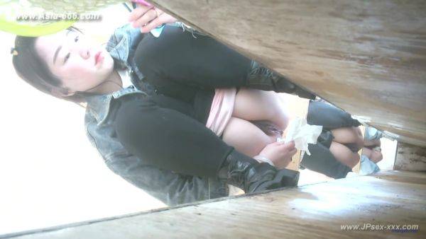 Chinese girls go to toilet.309 - hclips.com - China on poweredporn.com