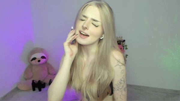 Natural Tits Girl Teasing Like Crazy Slut! - hclips.com on poweredporn.com