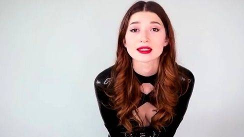 Eva De Vil - Walkies - drtuber.com on poweredporn.com