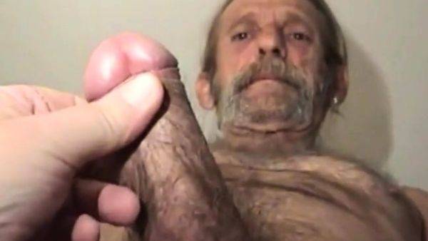 Hairy dirty straight worker shows hisuncut big cock - drtuber.com on poweredporn.com