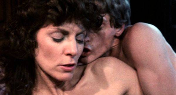 Amateur mature MILF giving handjob - drtuber.com on poweredporn.com