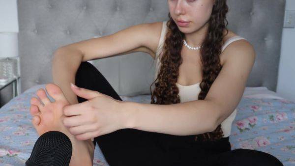 Feet Asmr Relaxing Scratching Tapping Rubbing Blue Yeti - hclips.com on poweredporn.com