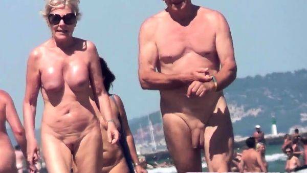 Nude Amateurs Beach Couples Walking On The Beach Compilation - drtuber.com on poweredporn.com