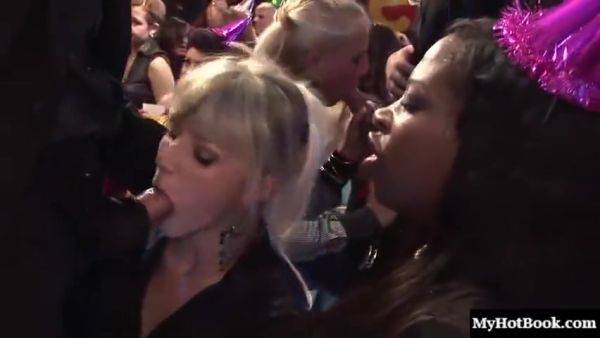 Carmen Blue And Federica Hill And A Group Of Their Girl - videomanysex.com on poweredporn.com