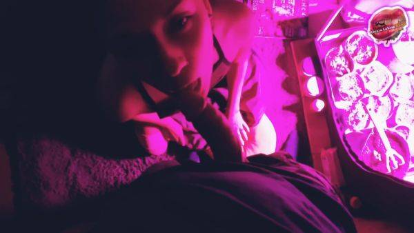 Sentadillas Mientras Hago Trabajos De Jardineria Canabica En Mi Indoor 420 - upornia.com on poweredporn.com