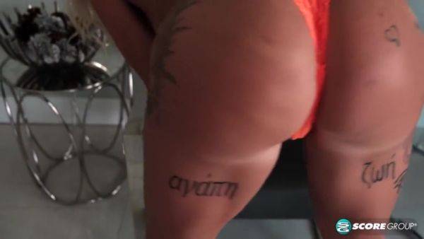 Robbin Banx - Former Model Turns Up The Heat - hotmovs.com on poweredporn.com