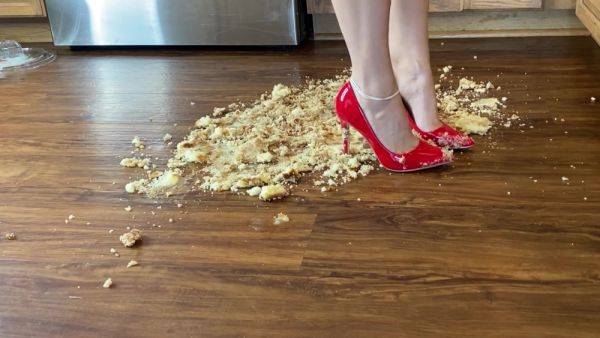 Cake Crush With Bare Feet And Heels 1080p 30fps H264 128kbi - hclips.com on poweredporn.com
