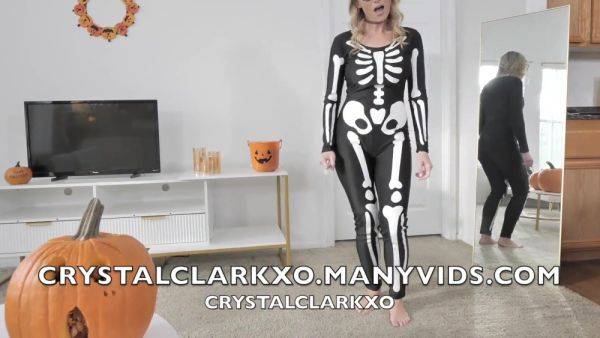 How I Got Freaky With My Step-Aunt Carving Pumpkins - anysex.com on poweredporn.com