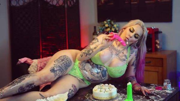 Sweet Horny Girl - Smash A Cake With Her Ass - Pornhubcom - hotmovs.com on poweredporn.com