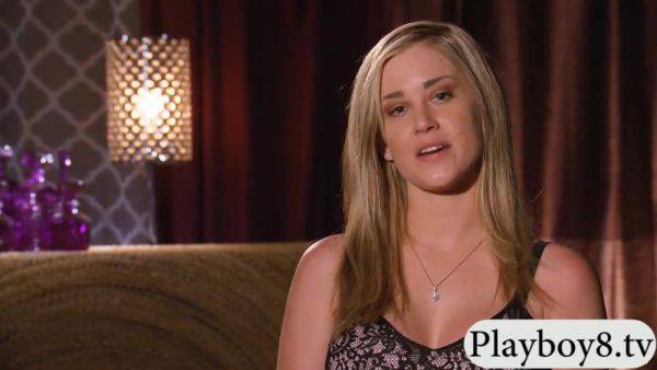 Group Of Swingers Enjoyed Massive Orgy In The Bedroom - videomanysex.com on poweredporn.com