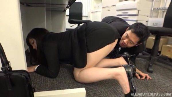 Japanese office broad bends over her thick ass to fuck her boss - xbabe.com - Japan on poweredporn.com
