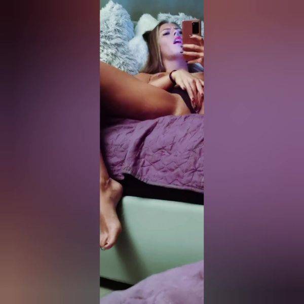 My pussy looks even juicier when I look at it through the mirror - anysex.com on poweredporn.com