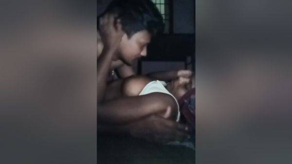 Kiss Wife Boobs - desi-porntube.com - India on poweredporn.com