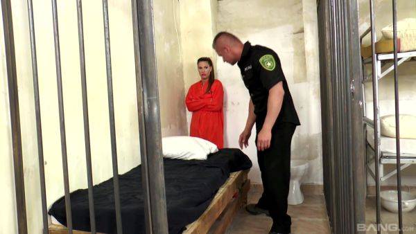 Cop fucks nude inmate in her cell and soaks her in jizz - xbabe.com on poweredporn.com