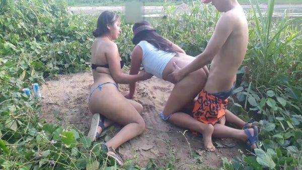 Trio Con Dos Selvaticas Fogosas En Orilla Del Rio, Vecinos Casi Nos Descubren 14 Min - hclips.com on poweredporn.com