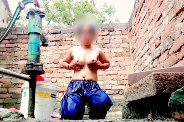 Hot Sexy Girl Bathing Naked. Enjoy The Youthfulness That - desi-porntube.com - India on poweredporn.com