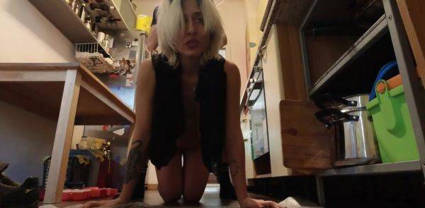 Elle revait de se taper le plombier en dépannage - txxx.com - France on poweredporn.com