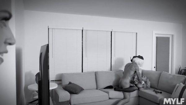 Catching Santa - MYLF - hotmovs.com on poweredporn.com