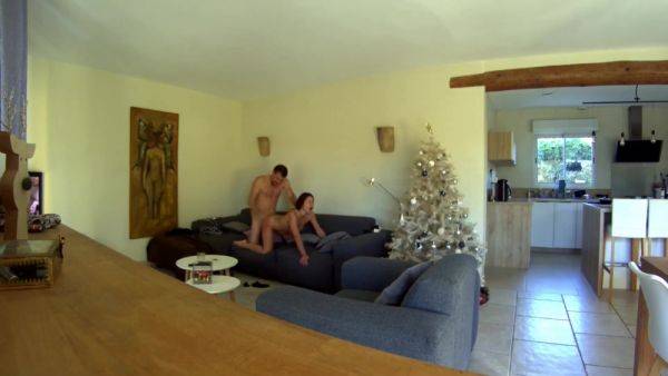 Cette Brunette Sexy Vient Chez Moi Pour Se Faire Baiser - upornia.com on poweredporn.com