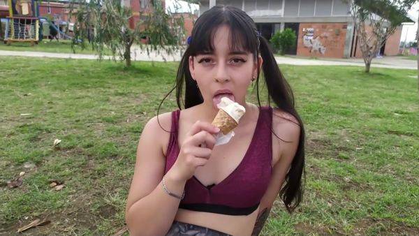 Hermosa Chica Cumple Su Fantasia De Hacerlo En Un Bano Publico - hclips.com on poweredporn.com