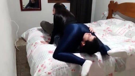 Squeezer Maiden - Brutal Headscissors - drtuber.com on poweredporn.com