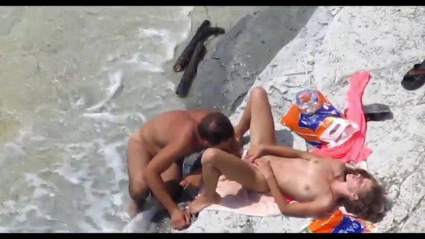 Voyeur On Public Beach Coitus - Hot Cunnilingus - hclips.com on poweredporn.com