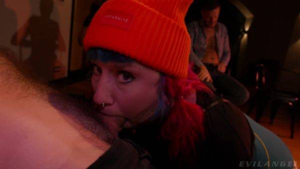 Spicy cam slut filmed throating the wet dick in very sloppy manners - xbabe.com on poweredporn.com