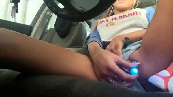 Amateur blonde takes toys in both holes Julia Reaves - drtuber.com on poweredporn.com