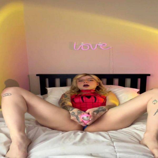 Stacked brunette goes solo toys and masturbation - drtuber.com on poweredporn.com