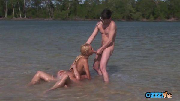 Rough Double Penetration With A Hot Blonde In Shallow Waters - videomanysex.com on poweredporn.com