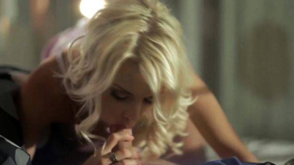 The Hottest Blow Job Experience - drtuber.com on poweredporn.com