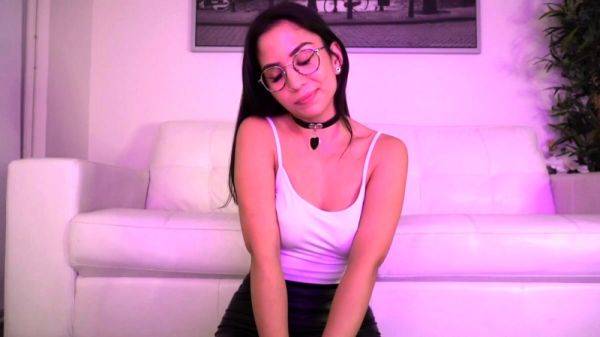 Hot brunette close up pussy masturbation on cam - drtuber.com on poweredporn.com