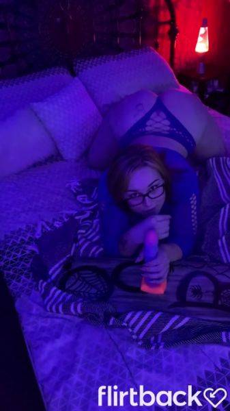 Cock sucking lessons with dildo - hotmovs.com on poweredporn.com