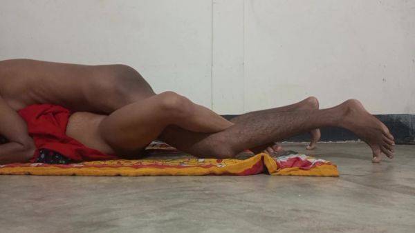 Desi Bhabi Cheating Husband - desi-porntube.com - India on poweredporn.com